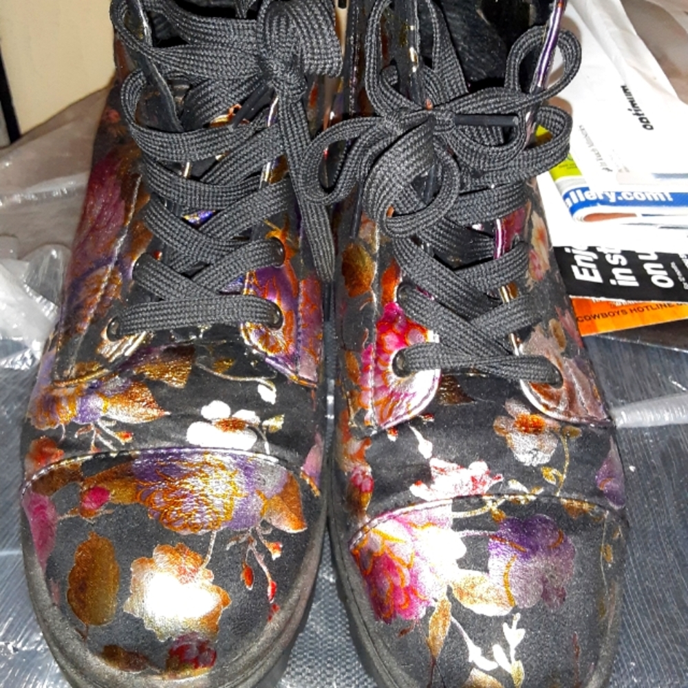 Boots - Picture 7 of 9